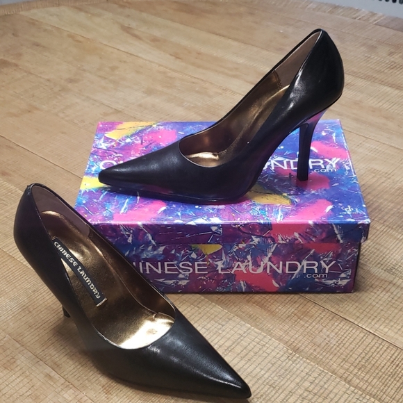 Chinese Laundry Black Leather Pumps - Picture 3 of 8